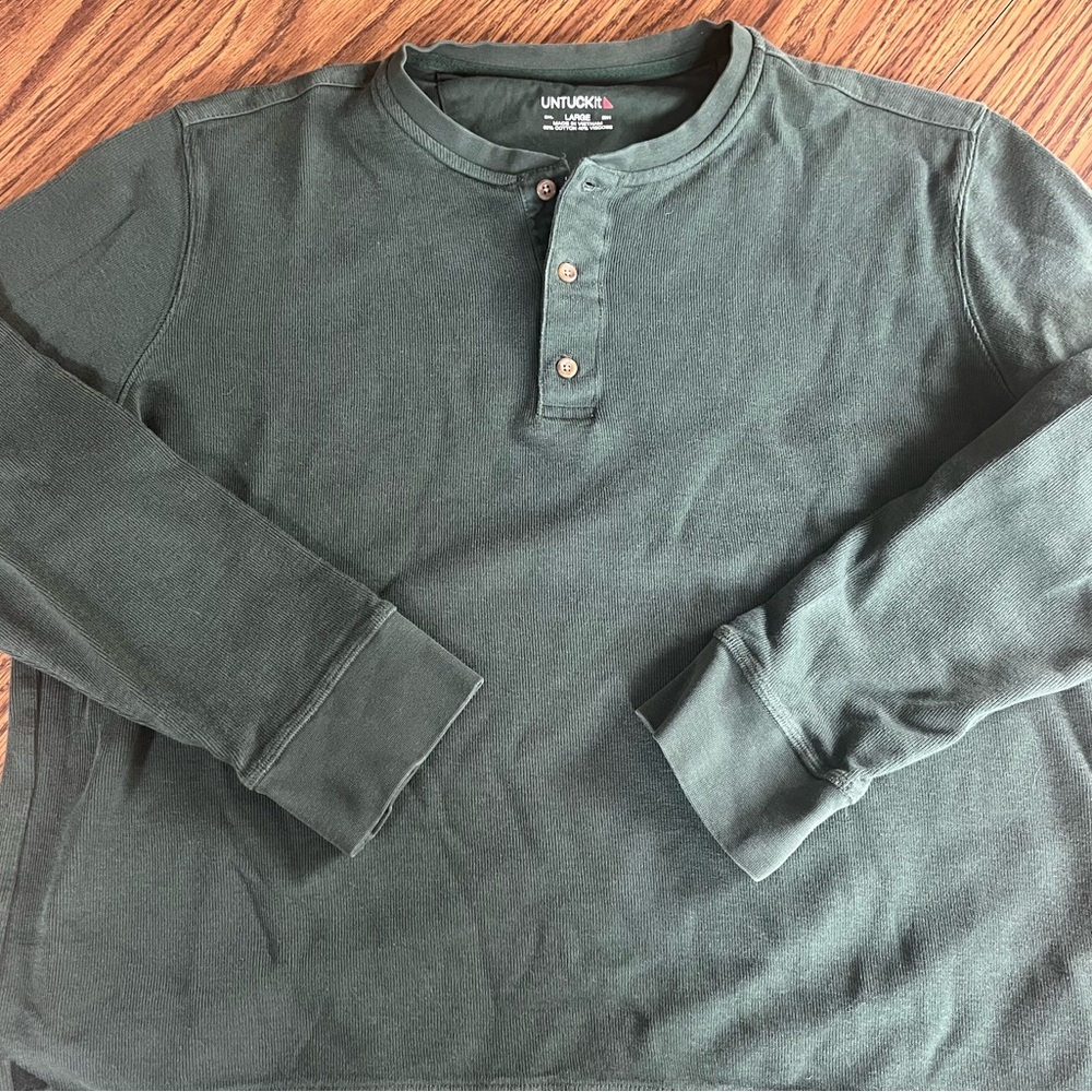 Untuckit green sweater size large